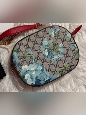 Gucci Beige GG Supreme Blooms Crossbody Chain Strap